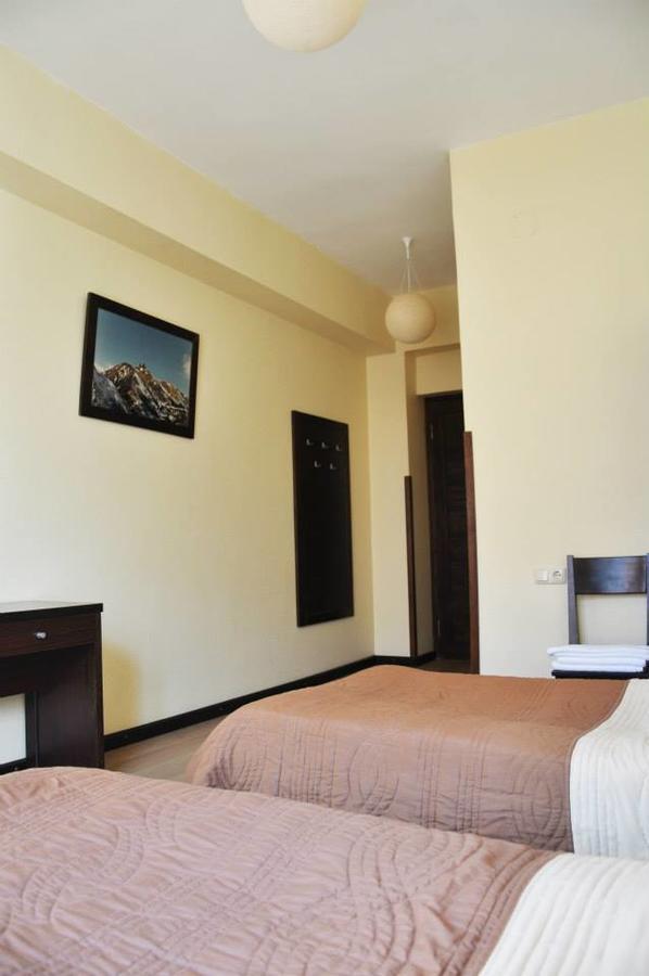 Hotel Stepantsminda Kazbegi Bagian luar foto