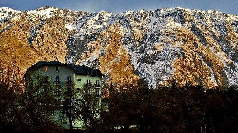 Hotel Stepantsminda Kazbegi Bagian luar foto